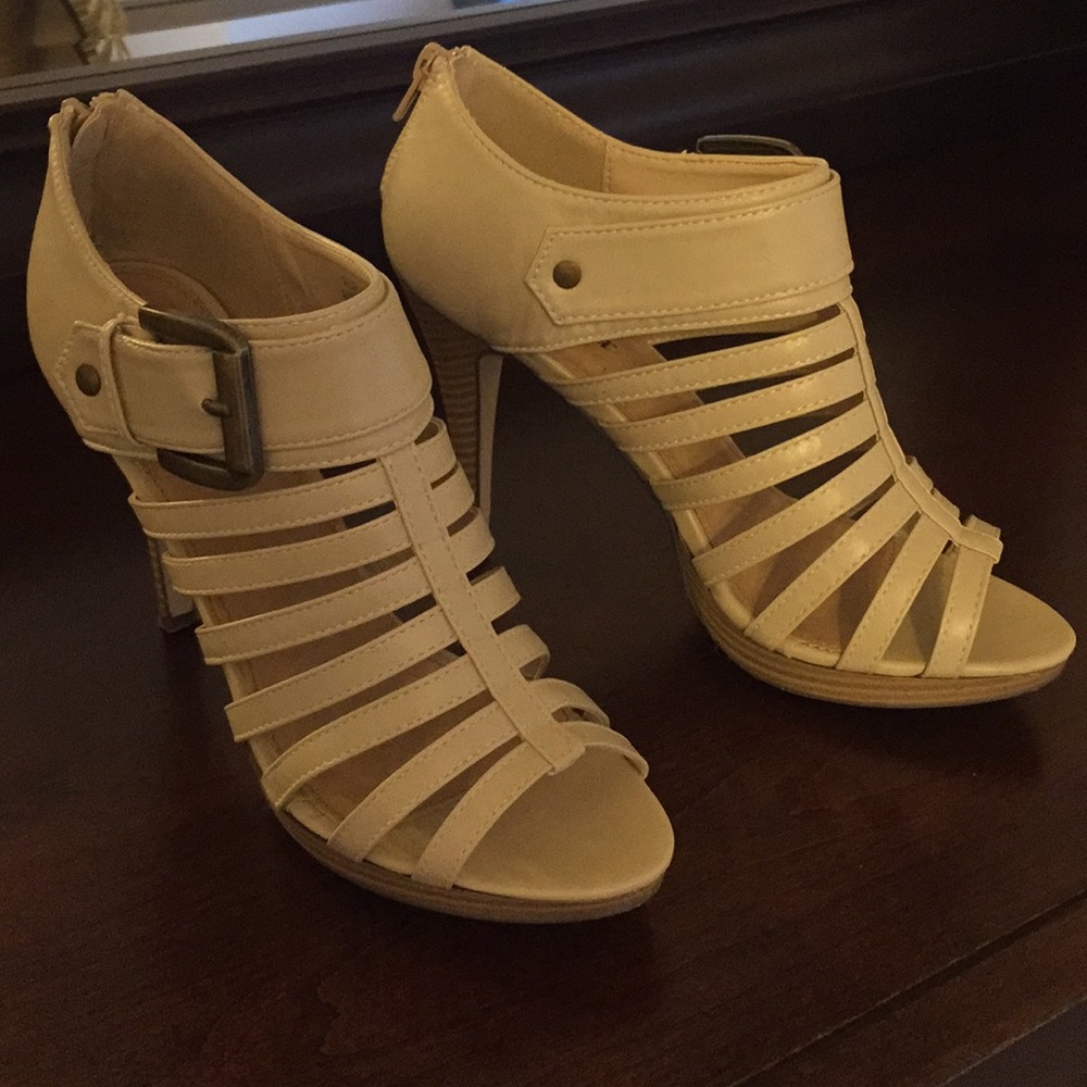 Sandal Heel size 7.5